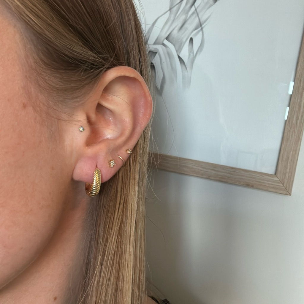 Gold Chunky Small Hoop Earrings Hoops Huggie Baguette Ribbed 25$